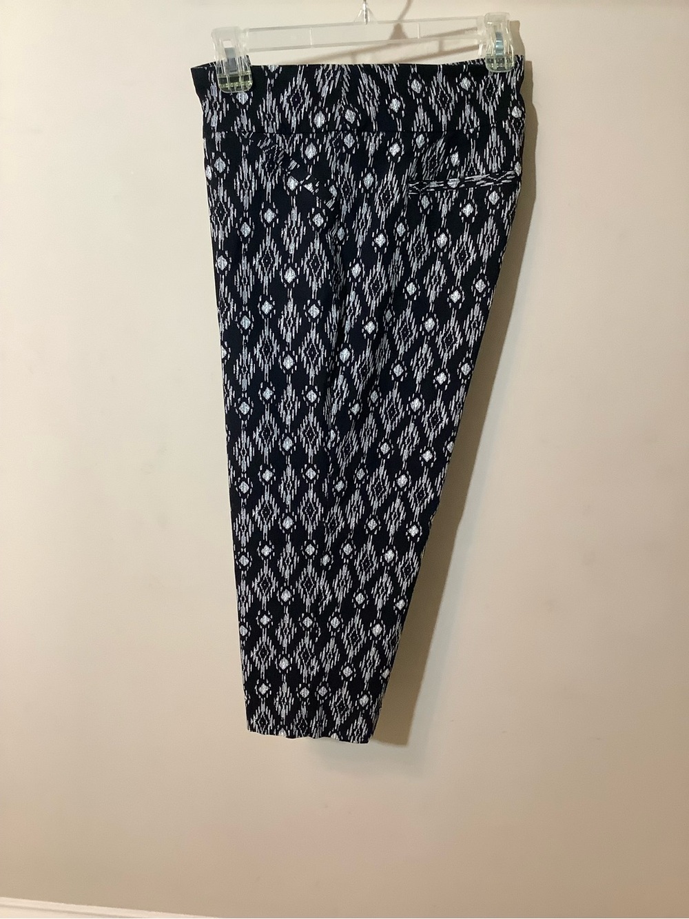 Briggs New York Black & White Patterned Capris,NWOT